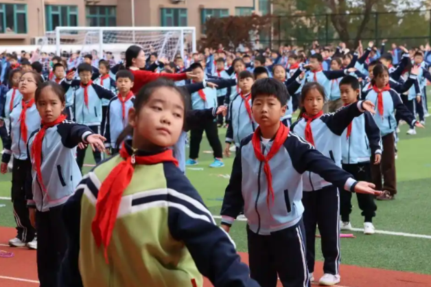 持续夯实校家社协同育人逐步构建五维协同心育工作体系与三全