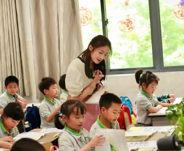 教育优质均衡展开之门走出一条以数字赋能教育的特色包围之路