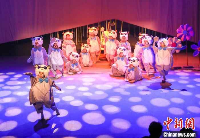 大熊猫主题少儿音乐剧《破壳》在成都首演
